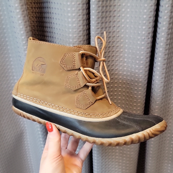 Sorel Shoes - Sorel Out 'N About Weatherproof Booties Size 10